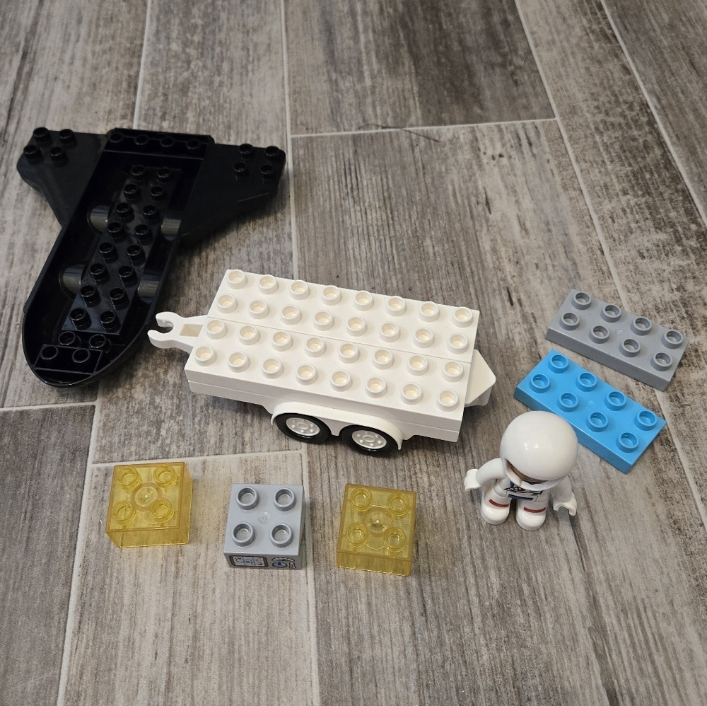 Small Lot Of Lego Duplo Blocks Car And Astronaut Figure
